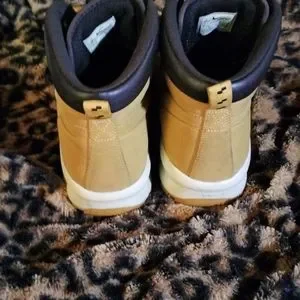 Nike | Shoes | Mens Nike Boots Size 3 Nwot | Poshmark display picture 1